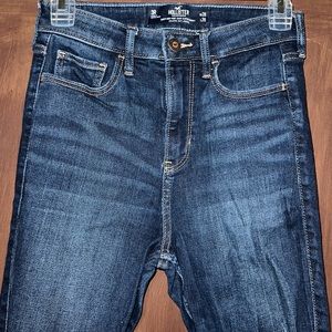 Hollister Curvy High-Rise Crop Super Skinny